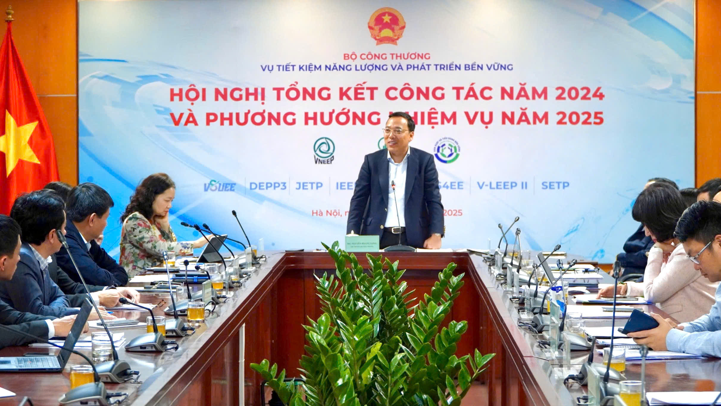 https://media02.tietkiemnangluong.com.vn/Images/Upload/User/quantri/2025/1/thu_truong_2.jpg